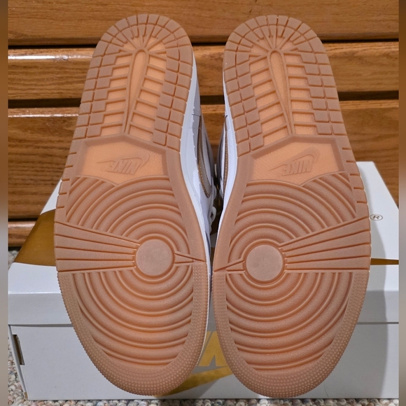 Nike Air Jordan 1 Retro High OG Metallic Gold Size Womens 11.5/ Mens 10 - Picture 5 of 6